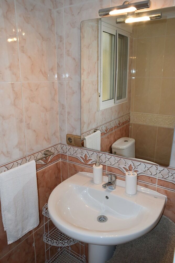 Lower Apartment With Semi-private Pool