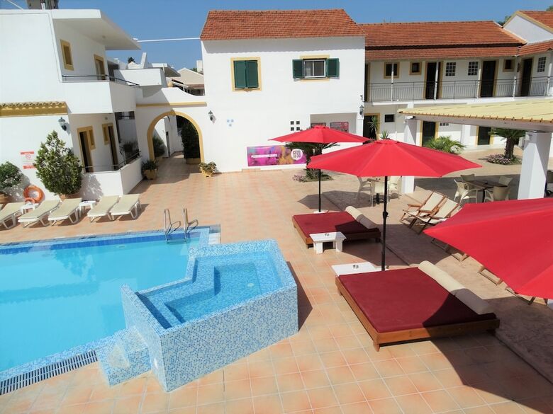 Aparthotel Oasis Beach Club