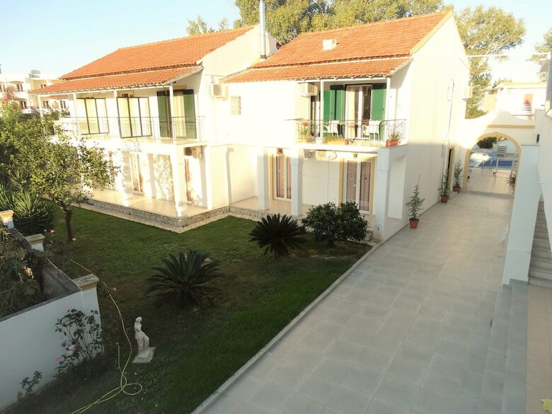 Aparthotel Oasis Beach Club
