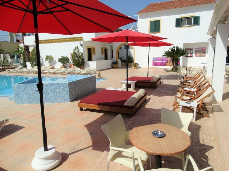 Aparthotel Oasis Beach Club
