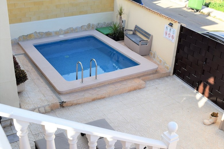 Full Villa With Private Salt Water Pool