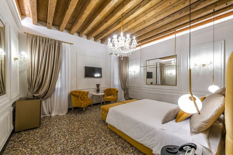 Bed & Breakfast San Maurizio Luxury Suites