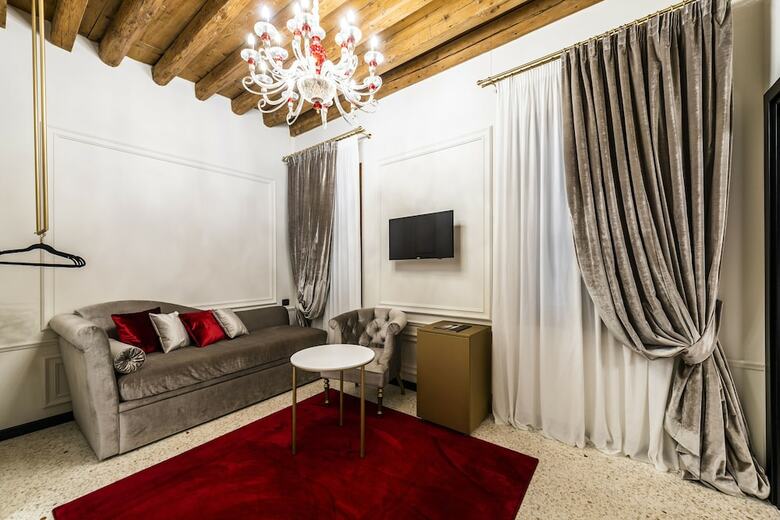 Bed & Breakfast San Maurizio Luxury Suites