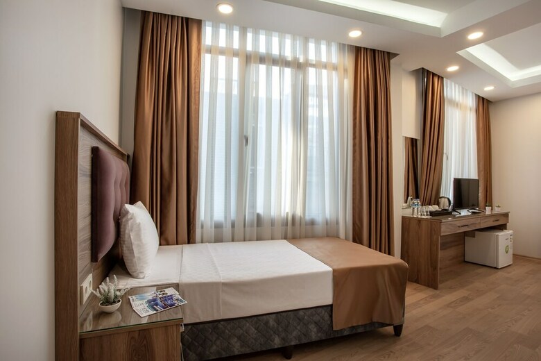 West Palace Hotel