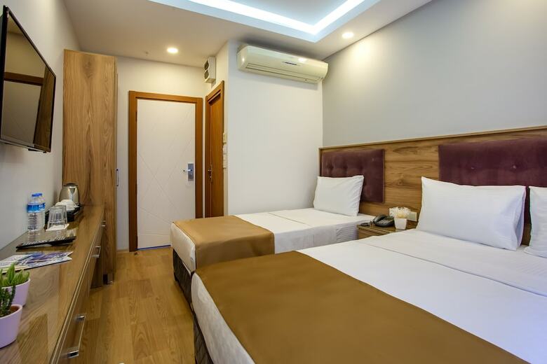 West Palace Hotel