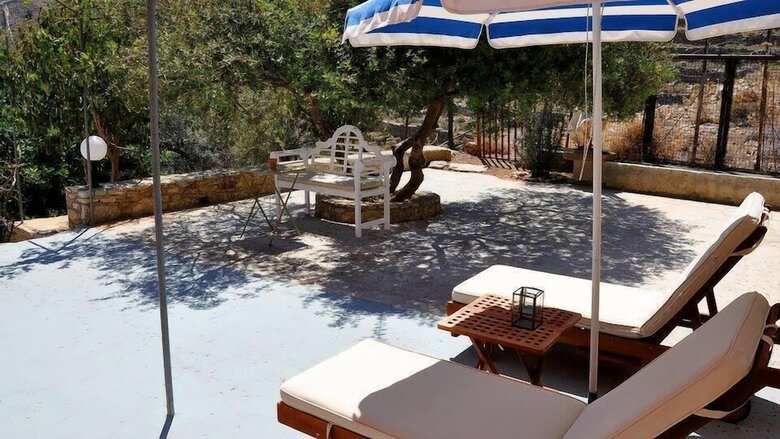 Hostal Niriides Hotel & Apartments
