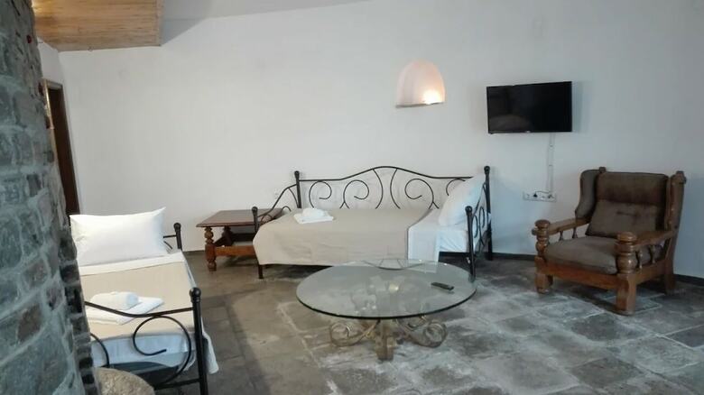 Aparthotel Blue Green Studios  Camp Pefkari