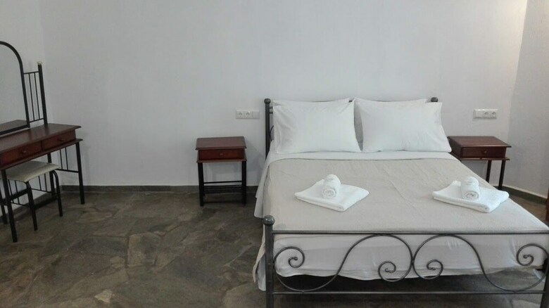 Aparthotel Blue Green Studios  Camp Pefkari