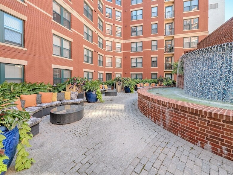 Apartamentos National At Thomas Circle