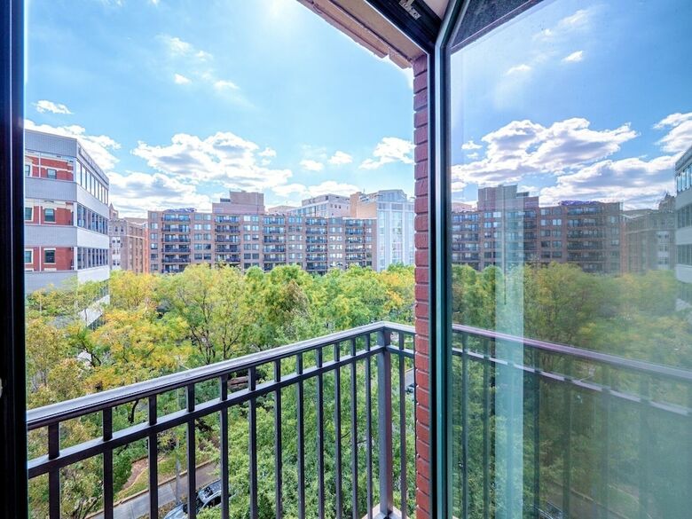 Apartamentos National At Thomas Circle