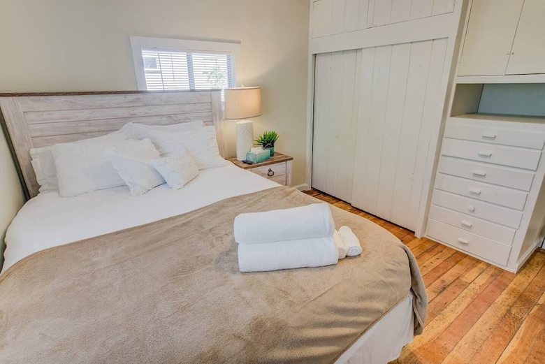 3brdowntownwalk To Restaurants & Bars W/fire Pit