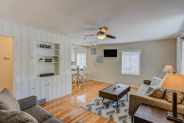 3brdowntownwalk To Restaurants & Bars W/fire Pit