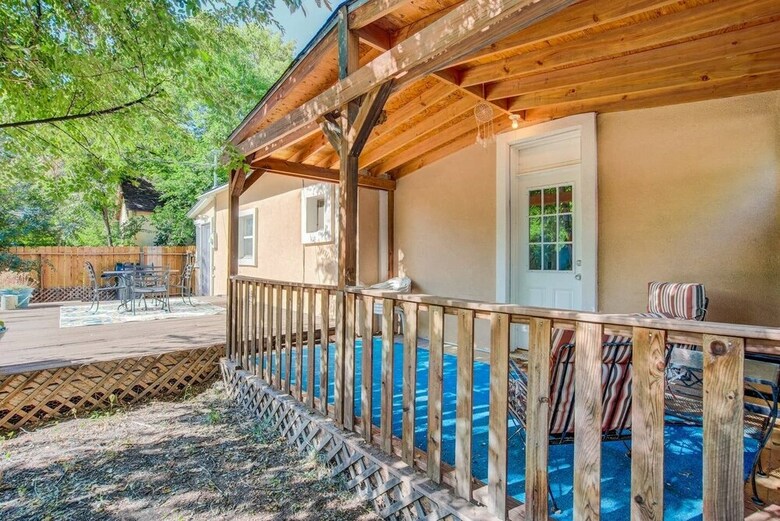 Downtown Practical & Pet-friendly Easy & Sensible