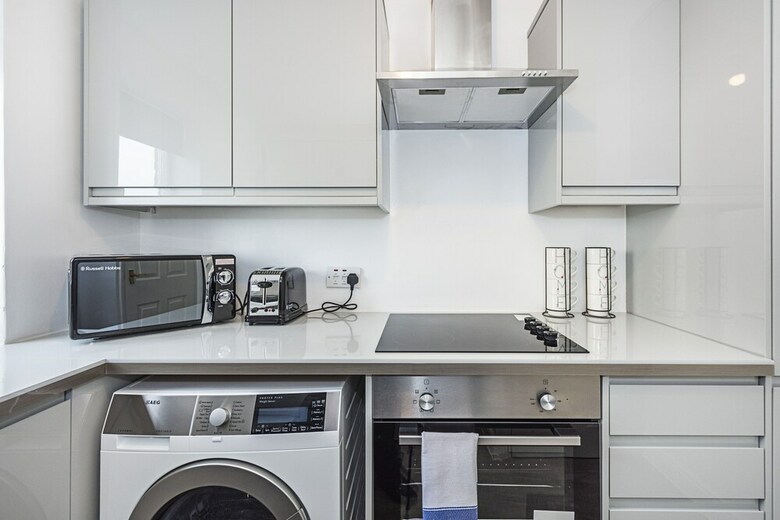 Modern 2 Bedroom Lewisham Apartment