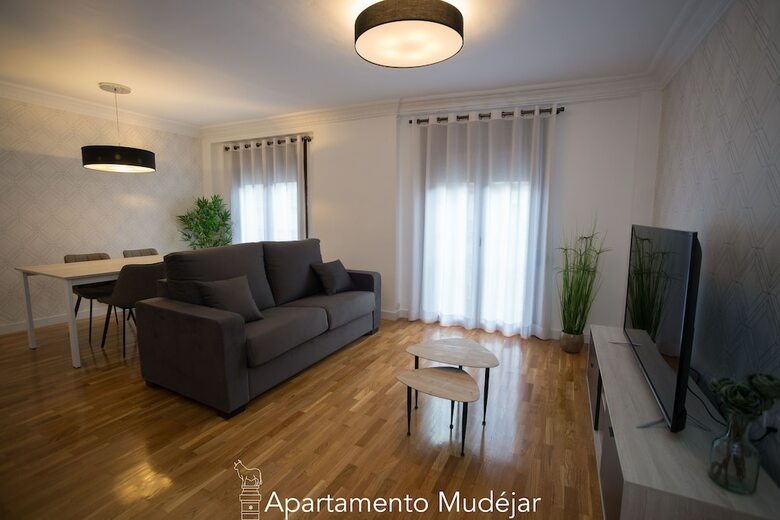 Apartamentos Plaza Del Torico