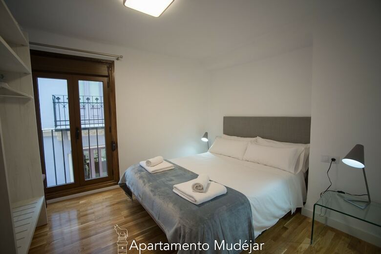 Apartamentos Plaza Del Torico