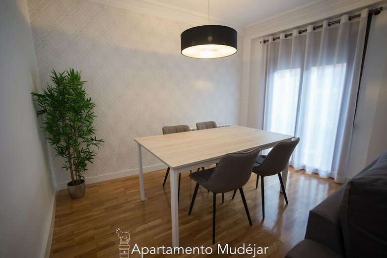 Apartamentos Plaza Del Torico
