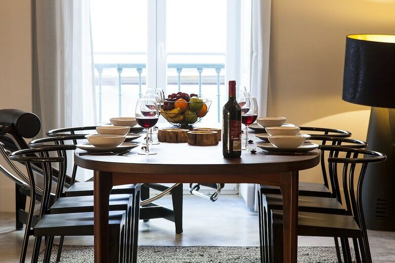 Downtown Design Deluxe Apartment Rentexperience