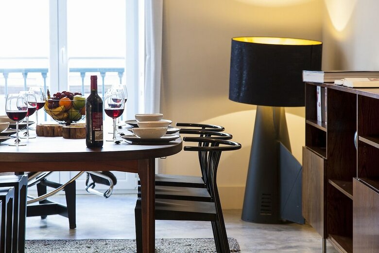 Downtown Design Deluxe Apartment Rentexperience