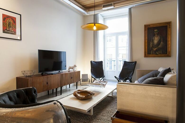 Downtown Design Deluxe Apartment Rentexperience