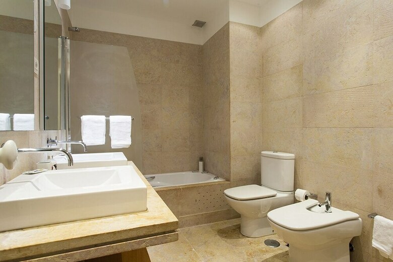 Elegant Chiado Apartment Rentexperience