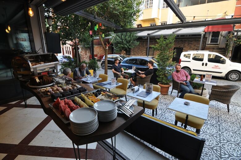 Seraglio Hotel & Suites