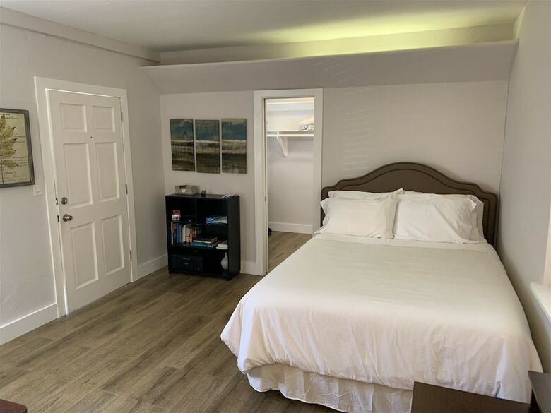 Cozy Coconut Grove Studio