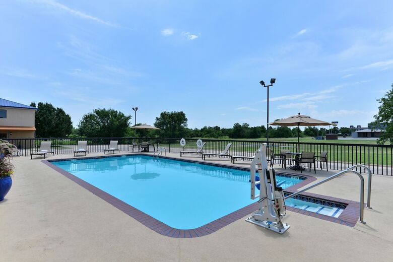 Boarders Inn & Suites By Cobblestone Hotels - Ardmore
