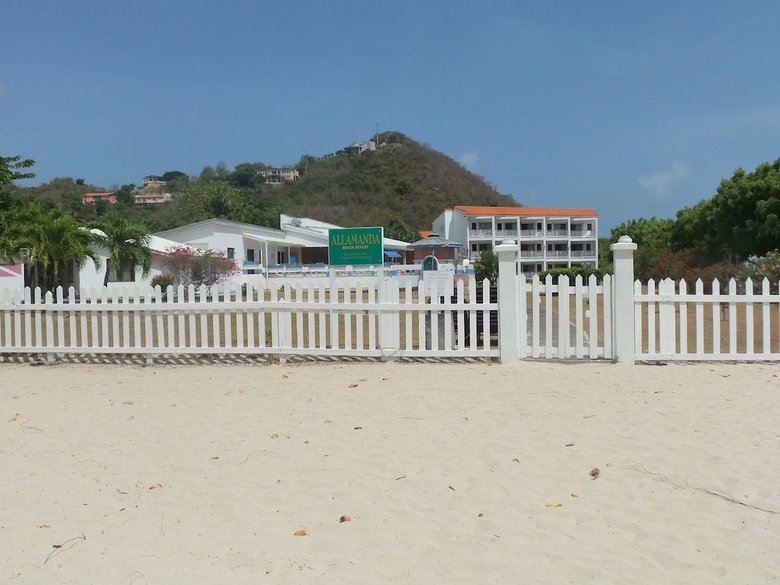 Hotel Allamanda Beach Resort