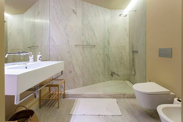 Downtown Market Studio Apartment Rentexperience