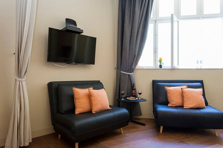 Downtown Market Studio Apartment Rentexperience