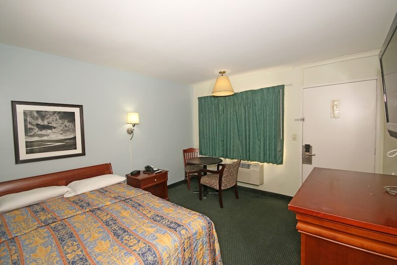 Royal Inn Charlotte Airport Hotel