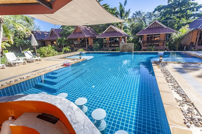 Hotel Lanta Pearl Beach Resort