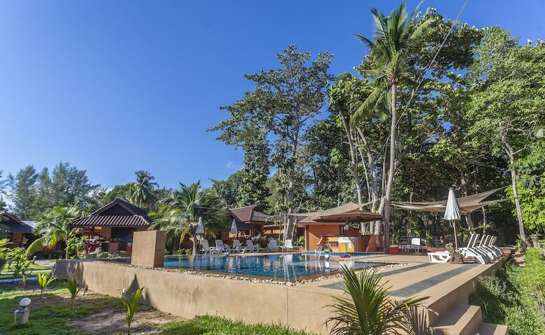 Hotel Lanta Pearl Beach Resort