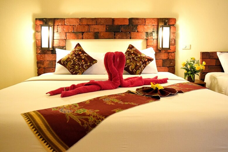 Hotel Lanta Pearl Beach Resort
