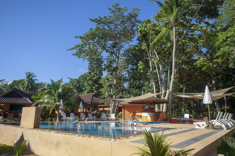 Hotel Lanta Pearl Beach Resort
