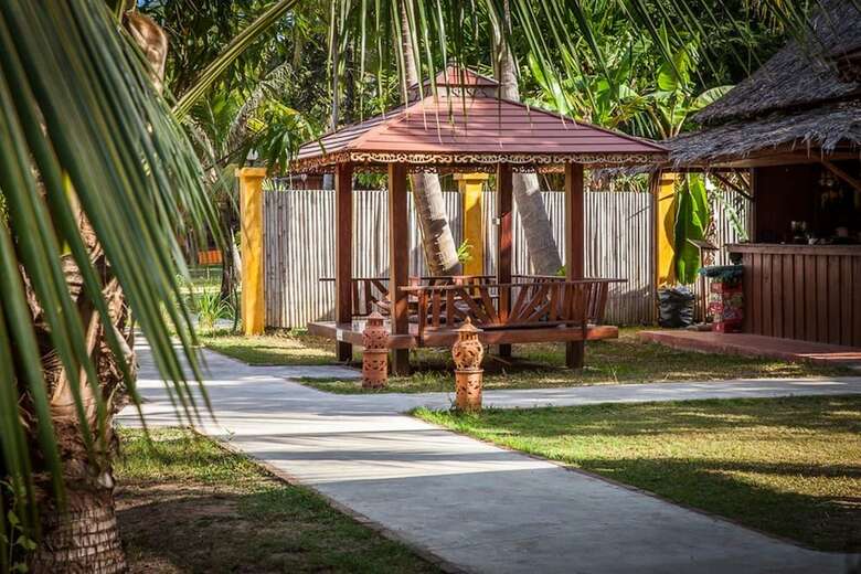 Hotel Lanta Pearl Beach Resort