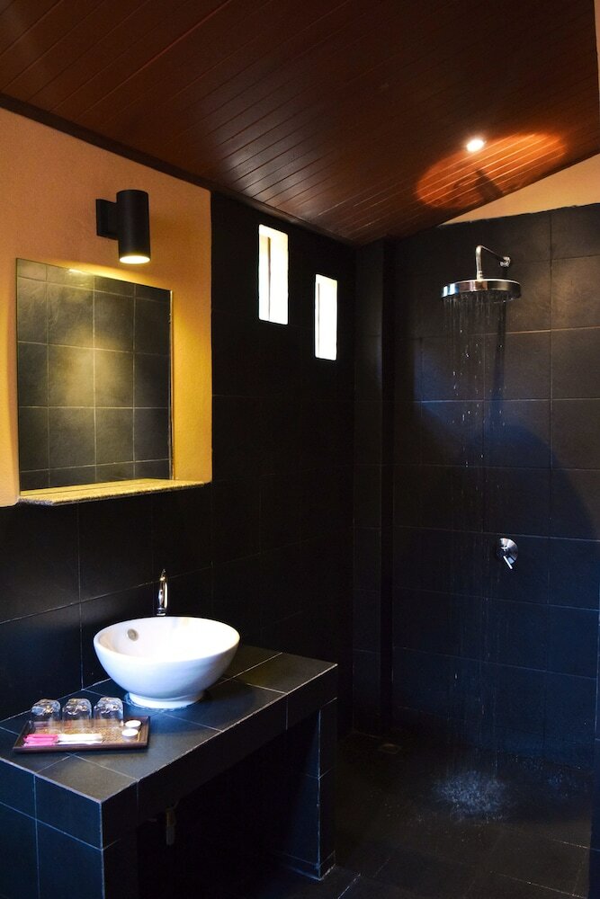 Hotel Lanta Pearl Beach Resort