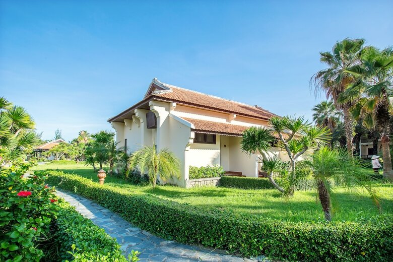 Hotel Tropical Beach Hoi An Resort