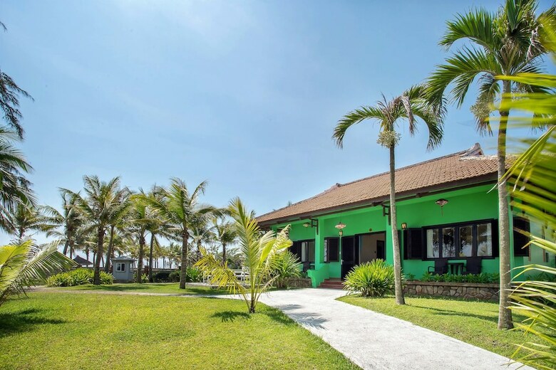 Hotel Tropical Beach Hoi An Resort