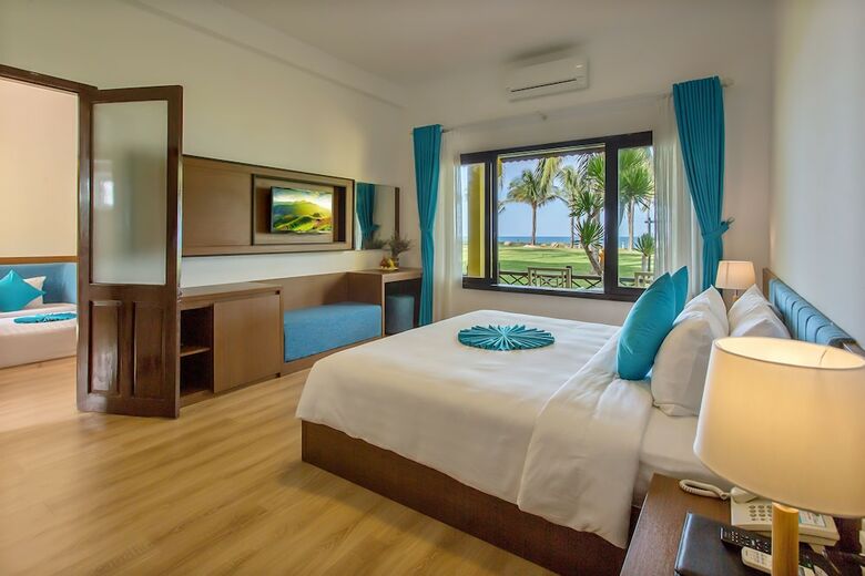 Hotel Tropical Beach Hoi An Resort