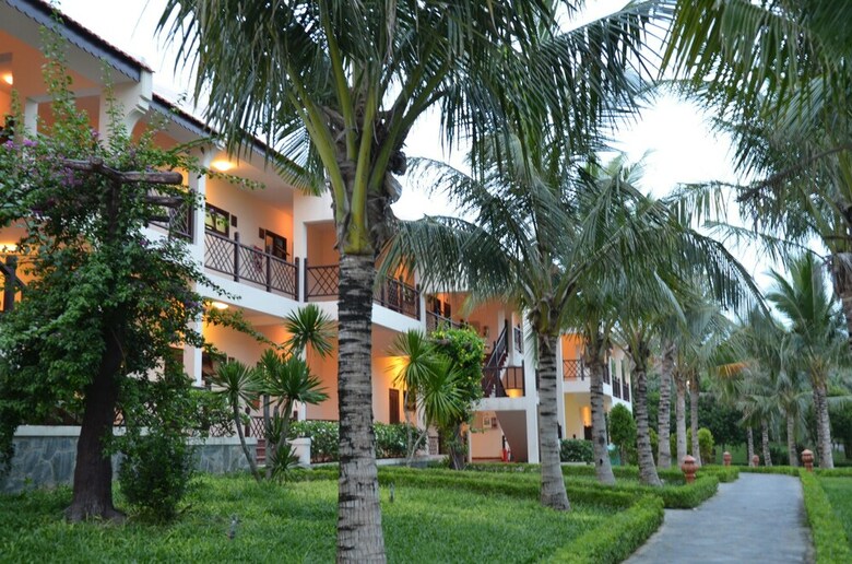Hotel Tropical Beach Hoi An Resort