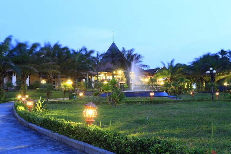Hotel Tropical Beach Hoi An Resort