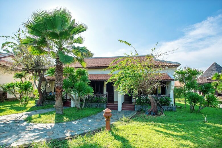 Hotel Tropical Beach Hoi An Resort