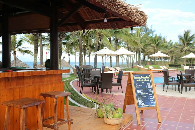 Hotel Tropical Beach Hoi An Resort