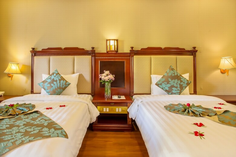 Hotel Tropical Beach Hoi An Resort