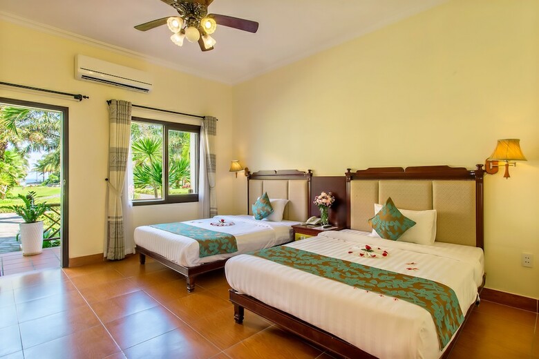 Hotel Tropical Beach Hoi An Resort