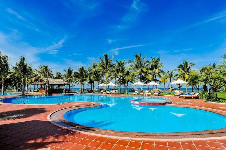 Hotel Tropical Beach Hoi An Resort