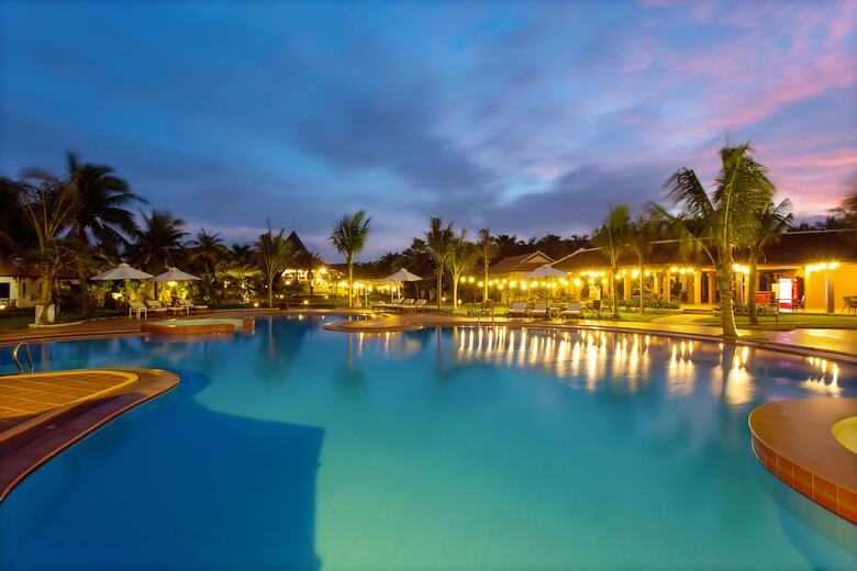 Hotel Tropical Beach Hoi An Resort