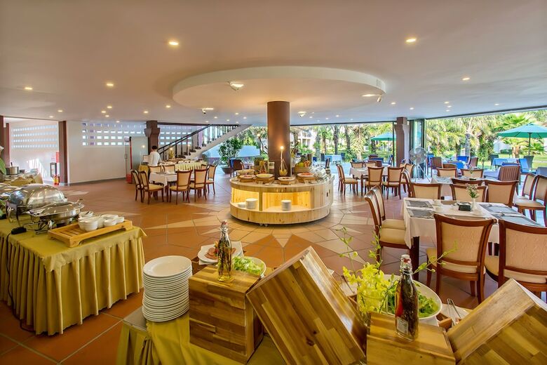 Hotel Tropical Beach Hoi An Resort